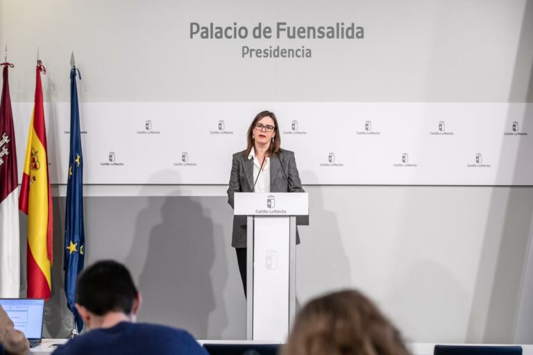 El Gobierno de García-Page invierte casi 127 millones de euros en la digitalización del sistema educativo y distribuye cerca de 140.000 dispositivos