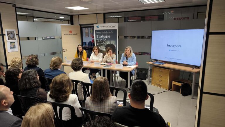 Fundación La Caixa presenta en Ciudad Real el programa “Incorpora”