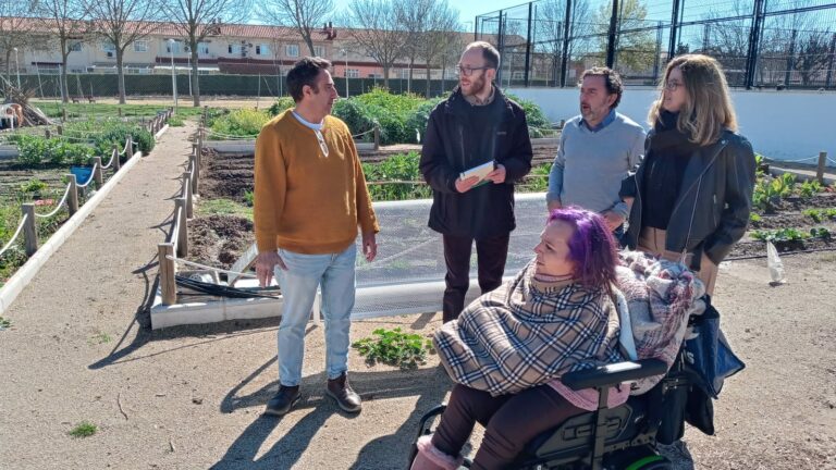 Ciudad Real: Participación Ciudadana y Servicios a la Ciudad colaboran en la creación de un huerto urbano accesible
