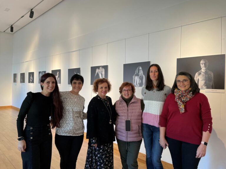 La UCLM acogerá en todos sus campus una muestra fotográfica para sensibilizar sobre el cáncer de mama