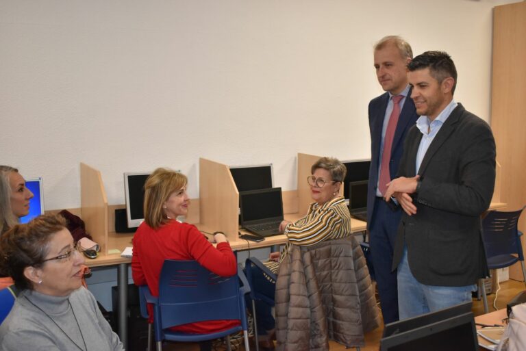 El Gobierno de Castilla-La Mancha va a formar en 2024 a más de 3.700 personas en competencias digitales en la provincia de Ciudad Real