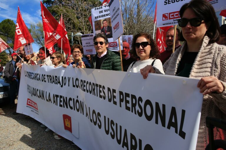 CCOO se moviliza ante la delegación de Bienestar Social en Ciudad Real para exigir más personal en sus centros y residencias
