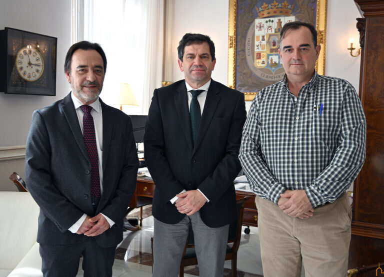 Valverde recibe a los aparejadores de la provincia para comenzar un periodo de colaboración desde la Diputación