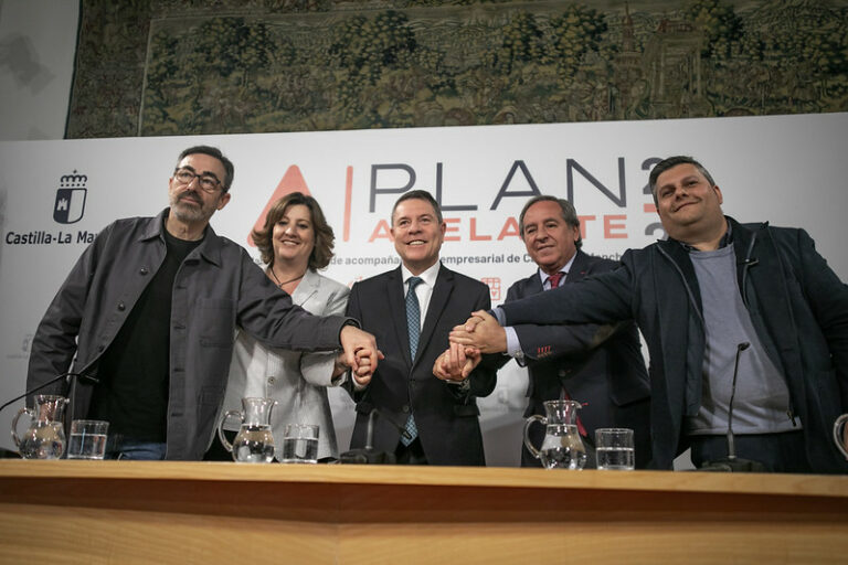 El nuevo Plan Adelante 2024-2027 destina dos de cada tres euros a apoyar la inversión y la financiación de las pymes y autónomos de la región