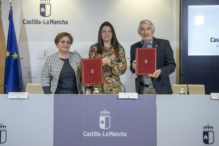 El Gobierno regional renueva por octavo año el convenio con Cruz Roja para luchar contra la pobreza energética con medio millón de euros