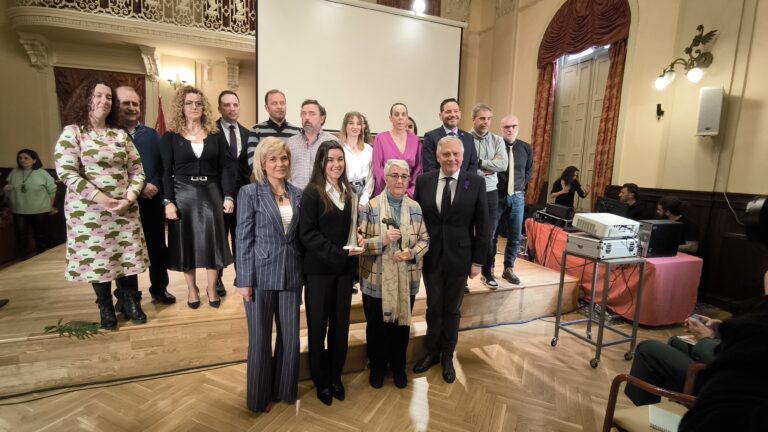 Ciudad Real reconoce a la adoratriz Antonia Pérez y a la investigadora Elena Desdentado en el acto institucional del 8M