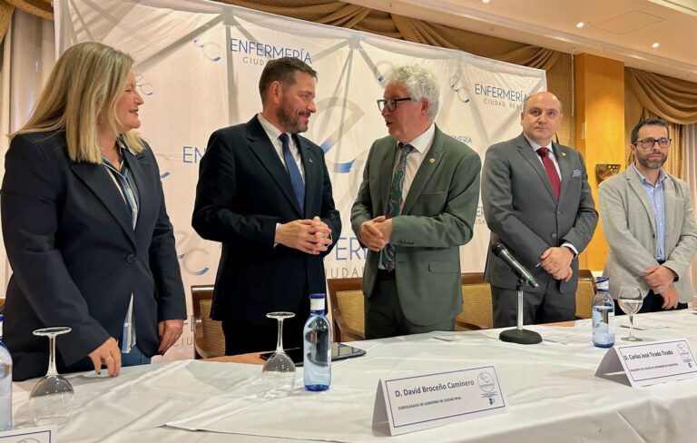 El subdelegado del Gobierno de España en Ciudad Real apoya a los profesionales de enfermería
