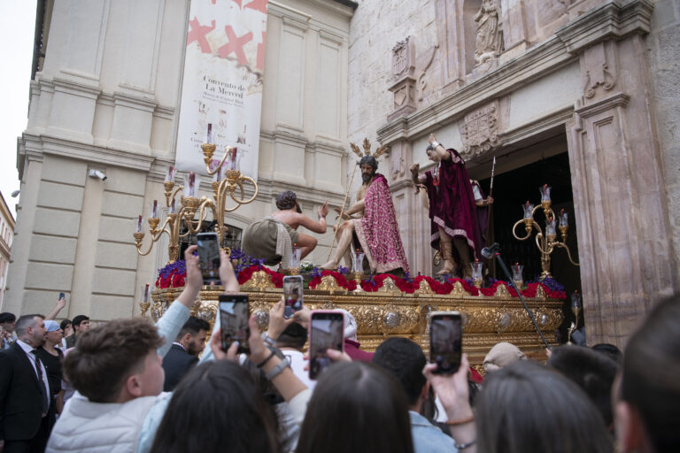 La Merced brilla en la procesión de la Coronación de Espinas