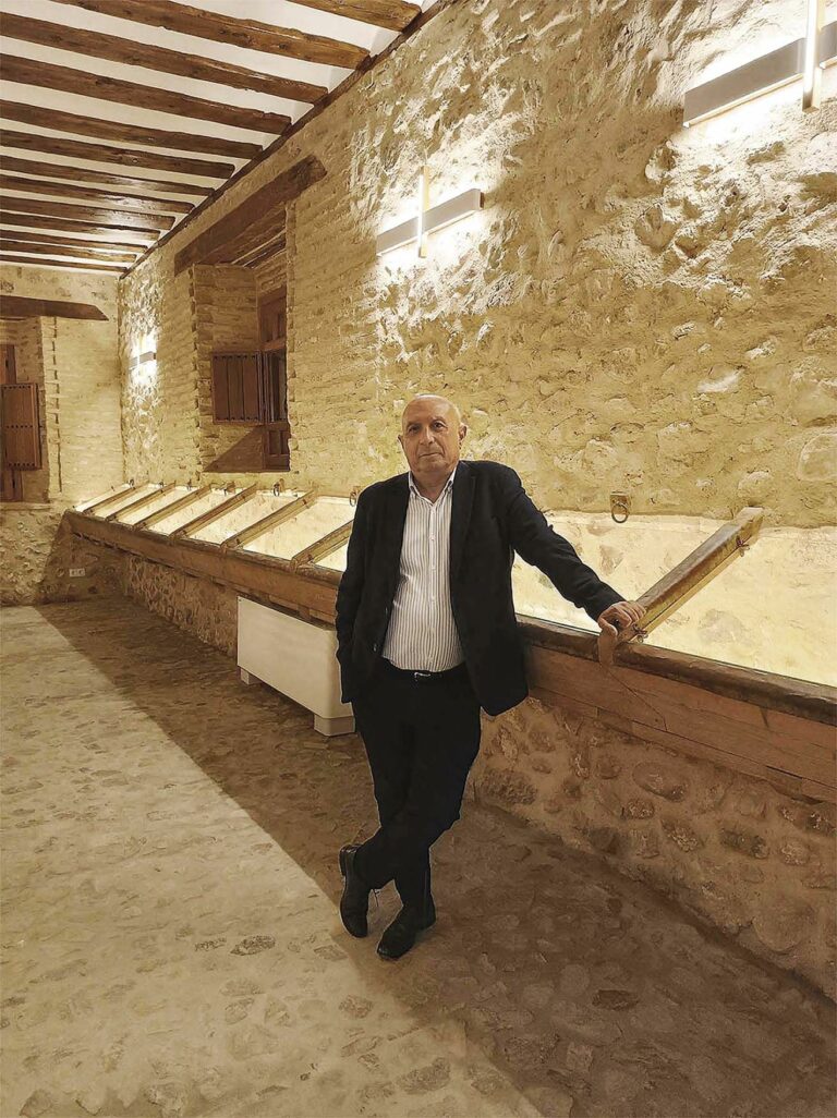 El alcalde de Aldea del Rey solicita apoyo de la Diputación para convertir el Palacio de Claveria en un nuevo establecimiento hotelero de calidad