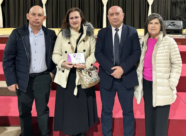 El ayuntamiento de Aldea del Rey felicita a Anabel Hernández Félix tras ser galardonada en los Premios Violetas de Argamasilla de Calatrava