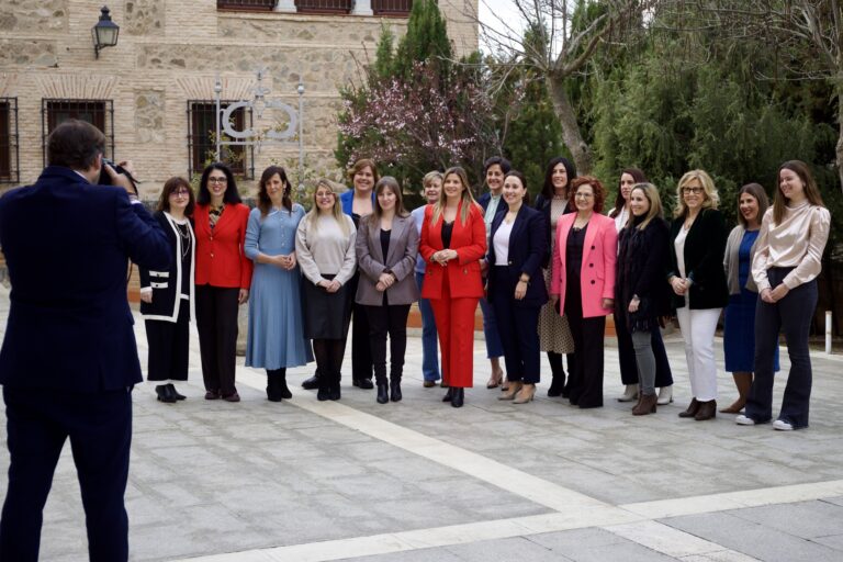 Núñez anima a llevar a cabo una acción colectiva entre hombres y mujeres «por encima de discrepancias políticas»