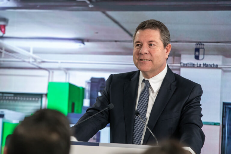 García-Page inaugura la remodelación del colegio ‘Virgen del Monte’ de Bolaños de Calatrava e inaugura, en Sevilla, el XV encuentro de Casas Regionales en el que será homenajeada la Casa de Castilla-La Mancha