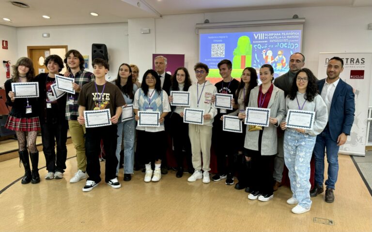 El alcalde de Ciudad Real entrega los premios a los ganadores de la VIII Olimpiada Filosófica de CLM