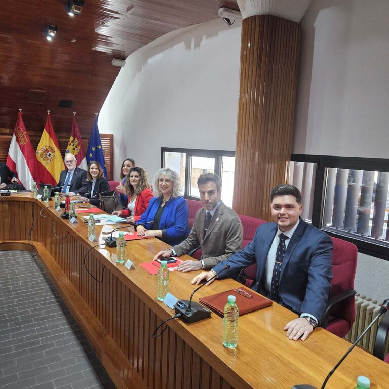 El PSOE de Puertollano reclama al alcalde que gobierne el Ayuntamiento democráticamente «y no como si fuera su negocio»