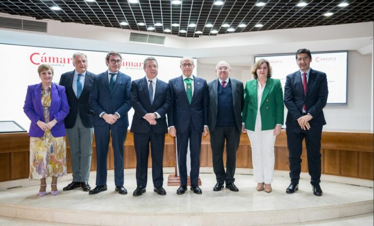 Mariano León recibe la Medalla de Oro de la Orden de la Cámara de España y la Encomienda de la Orden de la Cámara de Comercio de Ciudad Real