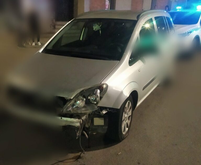 Puertollano: Una joven bebida se da a la fuga tras colisionar con otro vehículo en la calle Santa Lucía