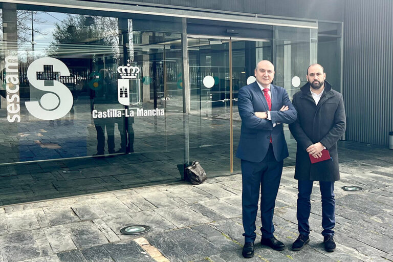 El alcalde de Argamasilla de Calatrava constata con el secretario general del SESCAM los avances para el proyecto del nuevo centro de salud