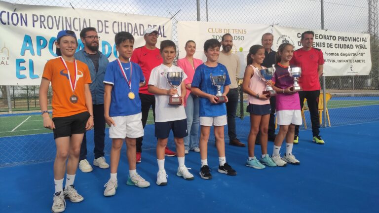 Manuel Acosta y Noa Camacho vencen en el torneo alevín de tenis provincial