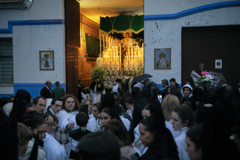 Agridulce lluvia que amarga el Martes Santo en el barrio del Pilar: Medinaceli y la Esperanza no procesionan