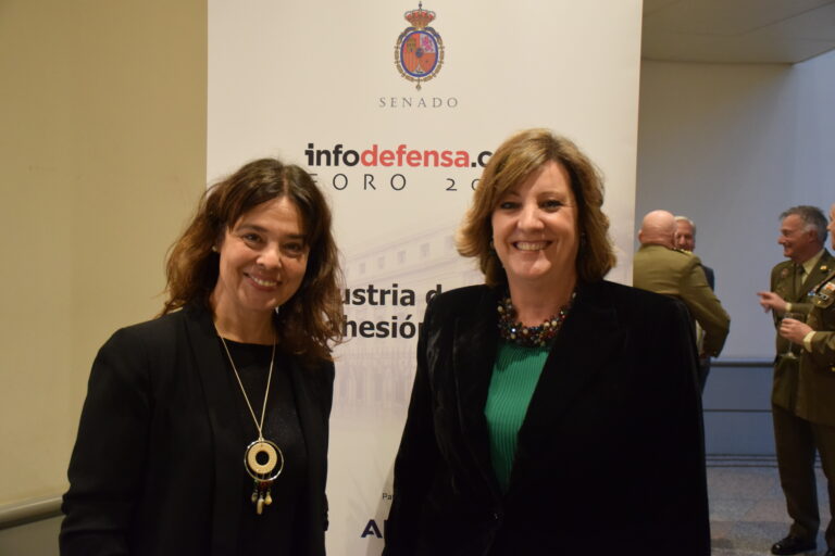 La senadora socialista Pilar Zamora, presente en el Foro Infodefensa celebrado en el Senado