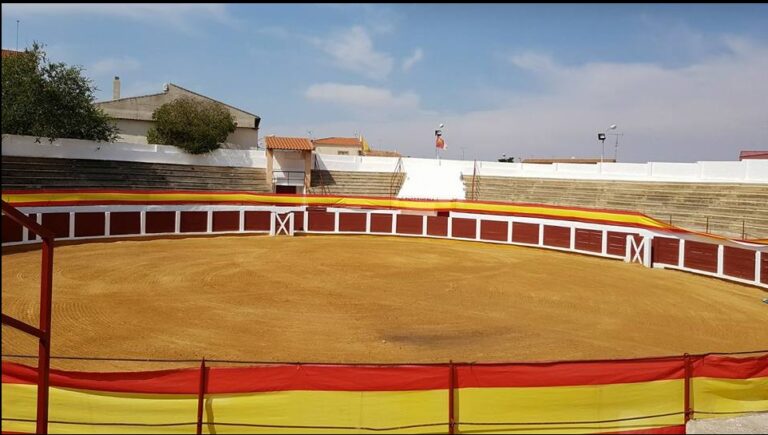 El PP acusan al PSOE de Torrenueva de «uso indebido» de los fondos públicos por la compra de entradas de los toros