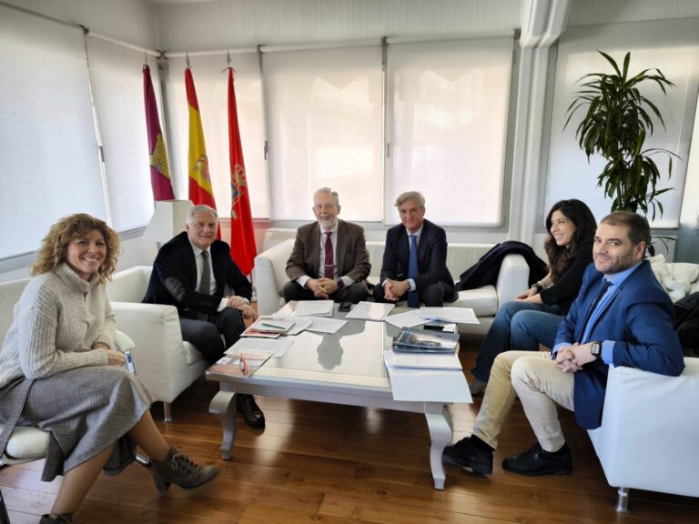 El alcalde de Ciudad Real se reúne con el Colegio de Ingenieros de Caminos, Canales y Puertos de Castilla-La Mancha
