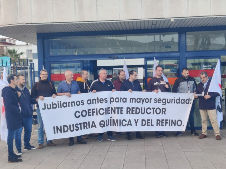 El Sindicato de Trabajadores (STR) se concentra en Puertollano por la jubilación anticipada en el sector químico y del refino