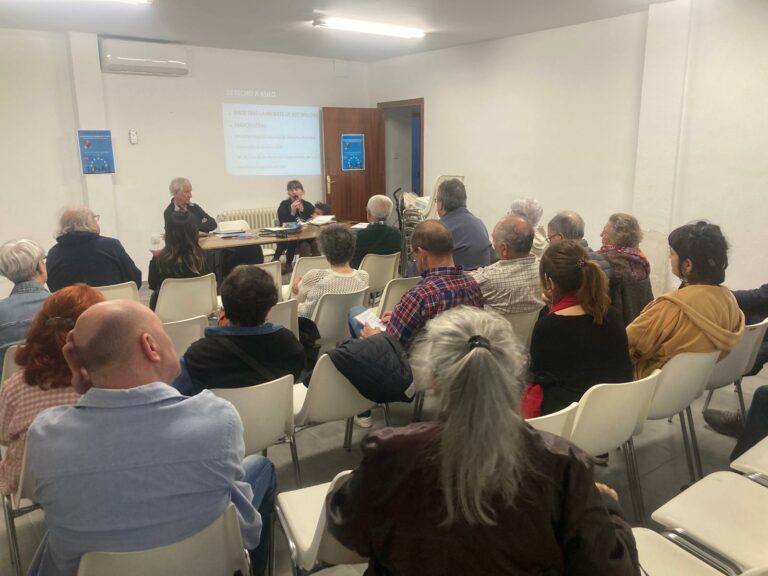 El Barrio de Santa María acoge una charla sobre migraciones organizada por la Plataforma de Refugiados de Alcázar de San Juan