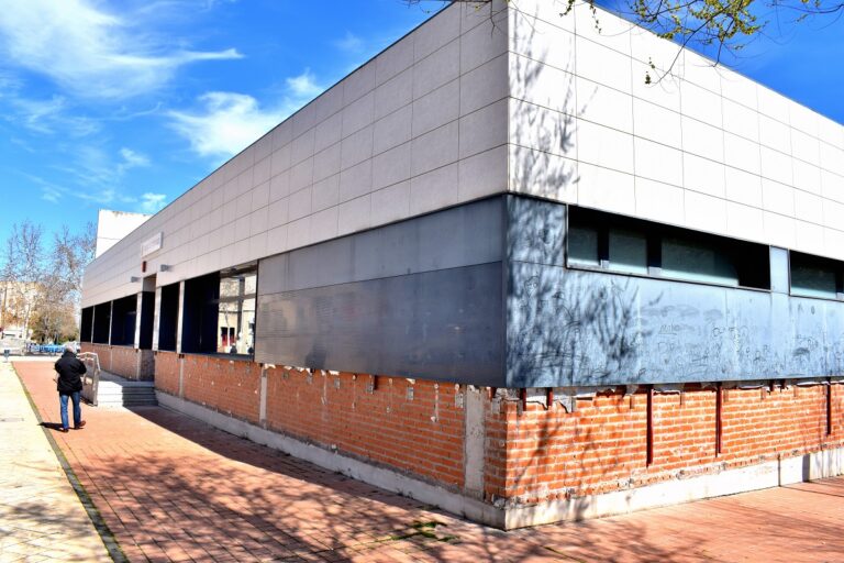 Iniciadas las obras de reparación de la fachada del Centro Social de Fraternidad