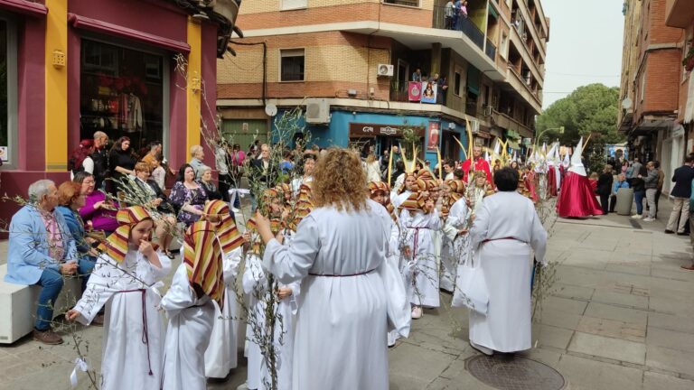 Puertollano: El Borriquillo estrena trono entre palmas y olivos