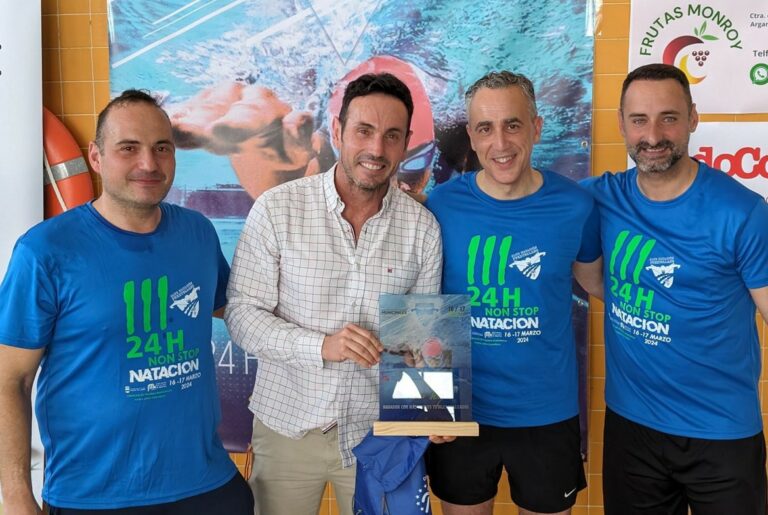 El Club Natación Puertollano establece un nuevo récord de kilómetros nadados en 24 horas