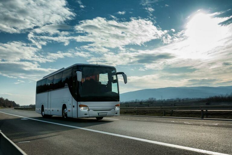 El Gobierno regional destina 200.000 euros a la convocatoria de ayudas de transporte escolar del curso 2023-2024  