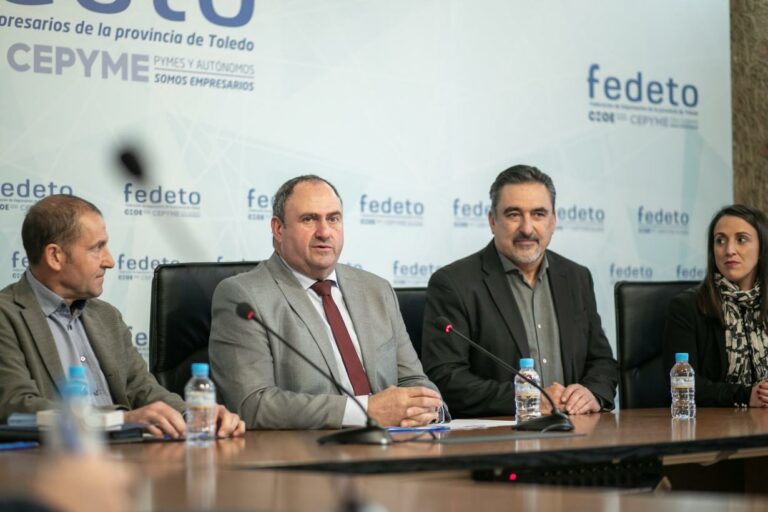 El Gobierno regional destina casi 20 millones de euros para adaptar los sistemas de puesta de huevos en jaulas a ecológico, camperas o en suelo