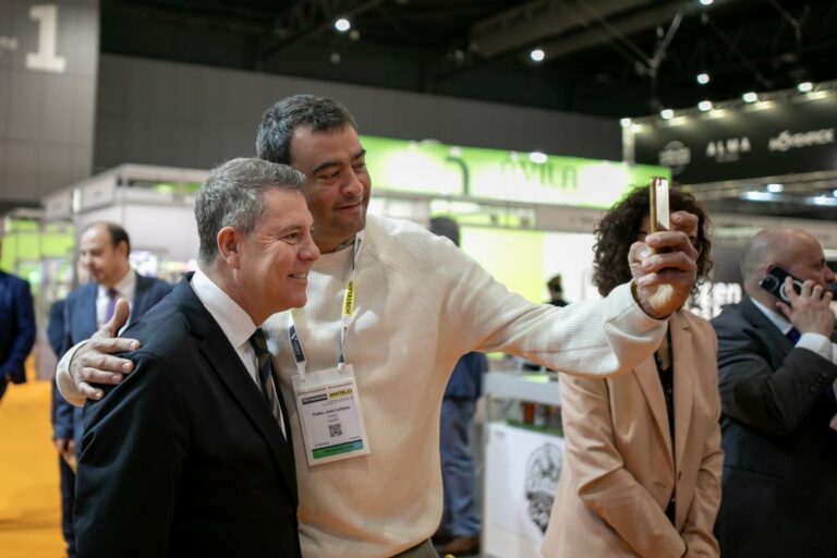 García-Page destaca la importancia del sector agroalimentario de Castilla-La Mancha que es “el doble que en el conjunto de España”