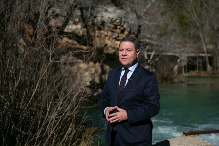 El presidente de Castilla-La Mancha reivindica el agua como “el elemento esencial de la vida” y aboga por un uso “correcto y eficiente” de la misma