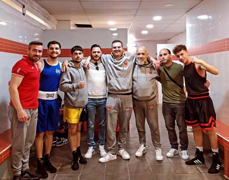 La escuela de boxeo Rayfer de Ciudad Real ofrece una gran imagen en el gimnasio del Rayo Vallecano