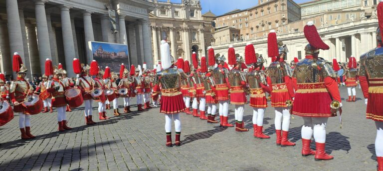 La singularidad de la Ruta de la Pasión Calatrava, a través de sus Armaos, brilló hoy con fuerza en Roma