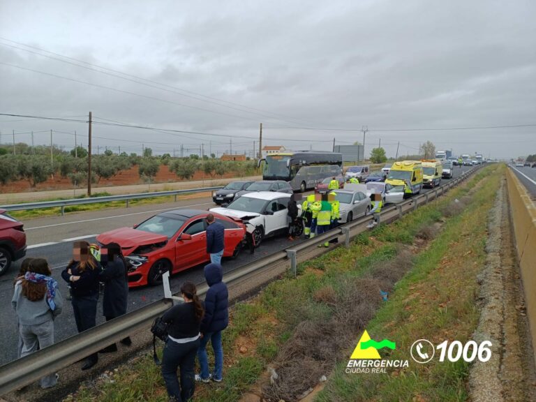 Cinco heridos leves en un accidente con cuatro vehículos implicados en la A-4 a la altura de Valdepeñas
