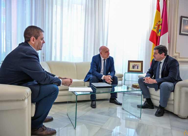 El alcalde de Aldea del Rey agradece a Valverde que la Diputación mantenga el Programa de Apoyo Nutricional a Mayores, una iniciativa que ya no cuenta con el apoyo de la Junta