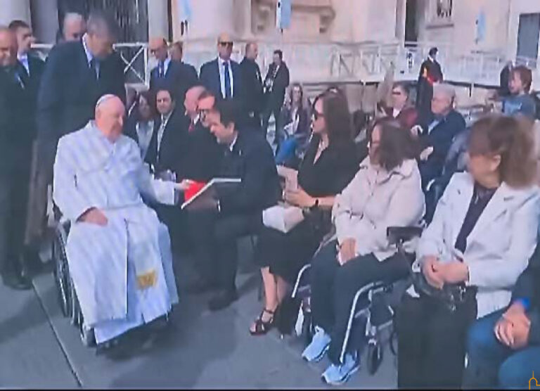 El Papa Francisco conoce el Palacio Provincial de Ciudad Real y bendice a la Institución para que la provincia siga prosperando