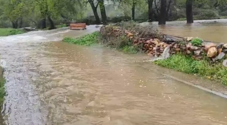 La aldea de Ventillas, acosada por las aguas tras la histórica sucesión de crecidas del Montoro