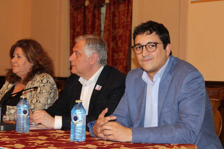 El Gobierno regional agradece a la asociación de enfermos de Párkinson ‘Virgen del Prado’ de Ciudad Real su trabajo para dar visibilidad a la enfermedad 