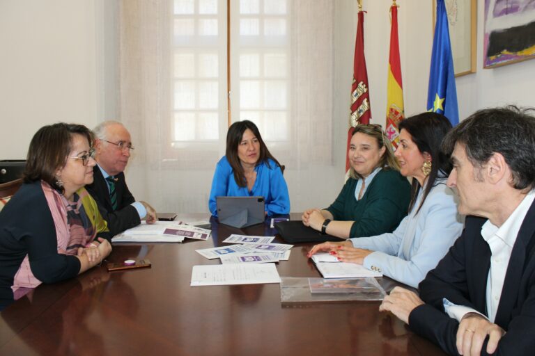 El Gobierno regional agradece el trabajo que realiza la asociación FibroReal en favor de los enfermos de Fibromialgia de Ciudad Real