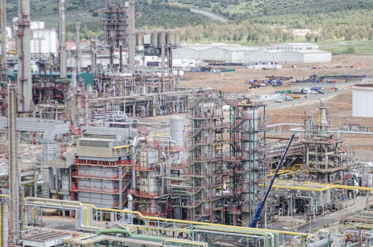 La parada del Complejo Industrial de Repsol Puertollano supera su ecuador y el máximo de actividad
