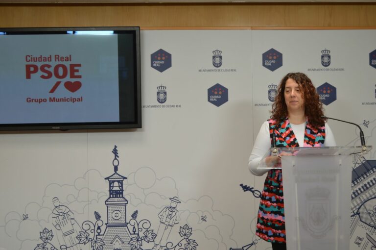 El PSOE propone un plan de rehabilitación para S. Vicente Paúl, la climatización del mercado y la instalación de ascensor en el centro social de Las Casas