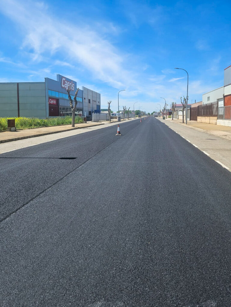 Concluidas las obras de asfaltado en el polígono industrial de Torralba de Calatrava