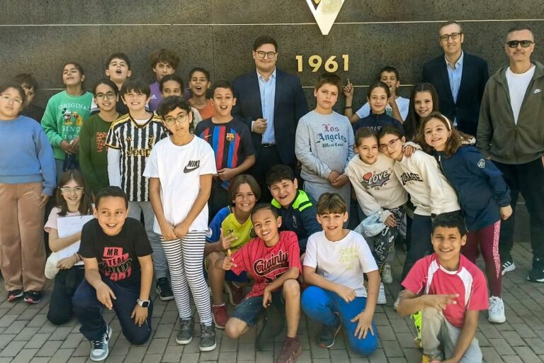 Los escolares de Tomelloso visitan la cooperativa Virgen de las Viñas
