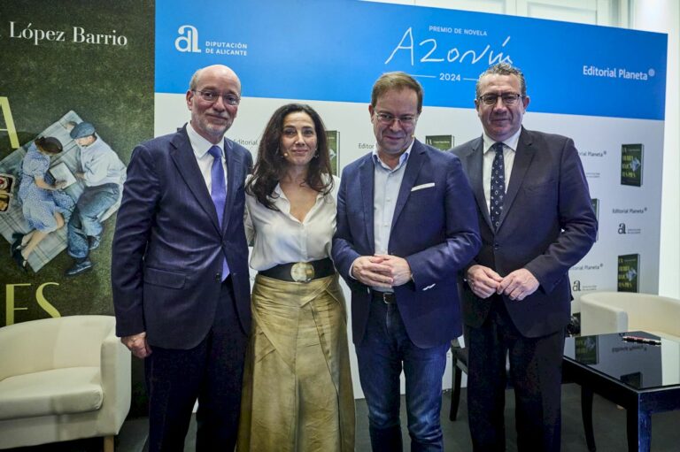 Presentación de ‘La tierra bajo tus pies’, de Cristina López Barrio, obra ganadora del ‘Premio Azorín de Novela 2024’