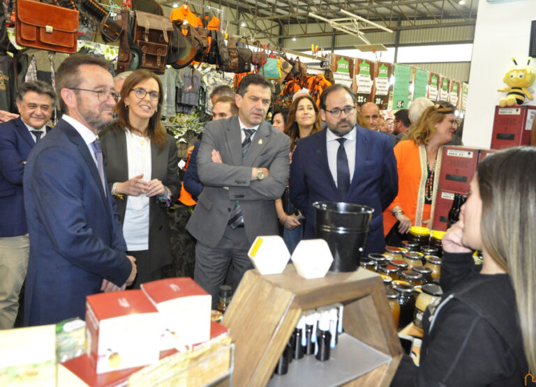 Valverde pone en valor la actividad cinegética como factor de desarrollo económico y social que ayuda a la conservación del medio ambiente