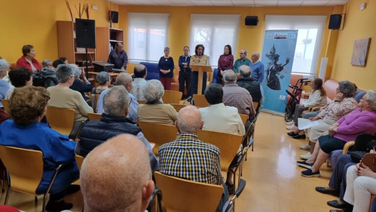 El Centro Municipal de Mayores del Lucero celebra su 17 aniversario abogando por el envejecimiento activo